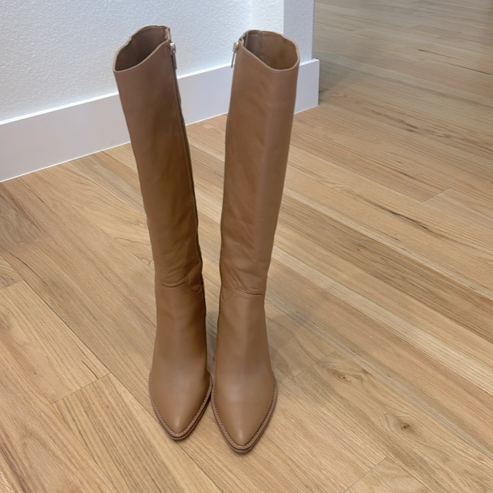 Knee high boots, pointed toe and camel color